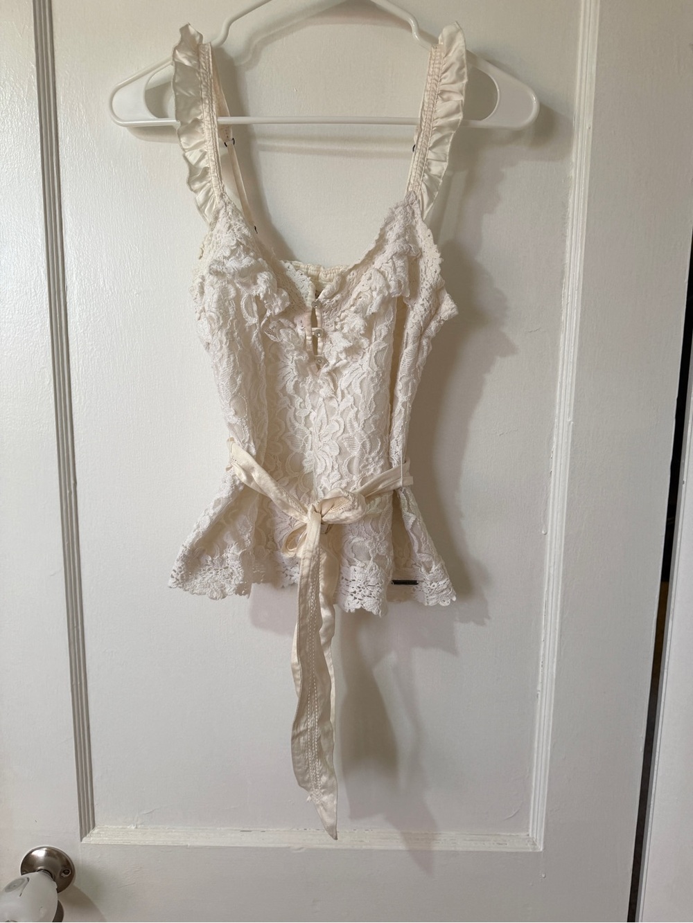 Abercrombie & Fitch Vintage Y2K Lace Ruffled Tank with Satin Tie - Cream